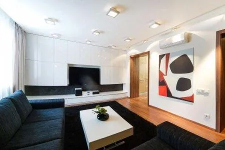 Дизайн потолка - Интерьер гостиной в современном стиле