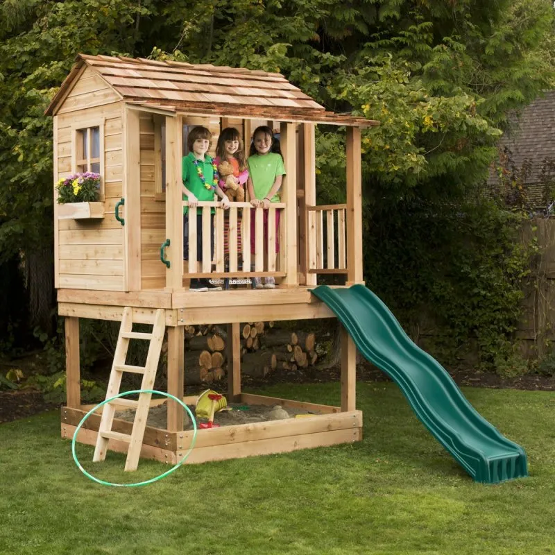 Детский домик для дачи с балконом