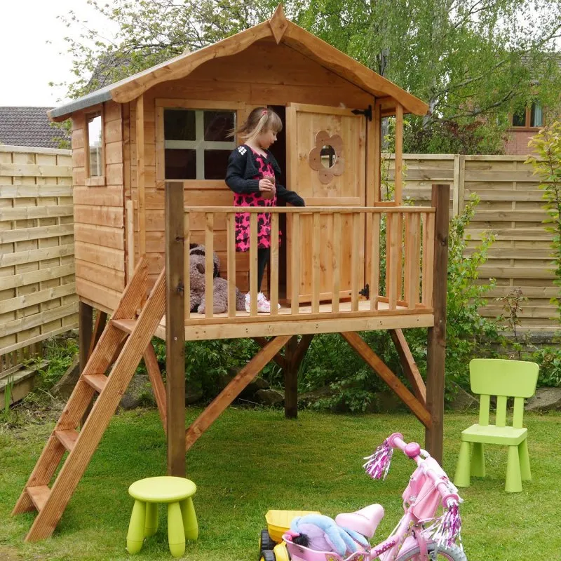 Деревянный домик для детей на дачу