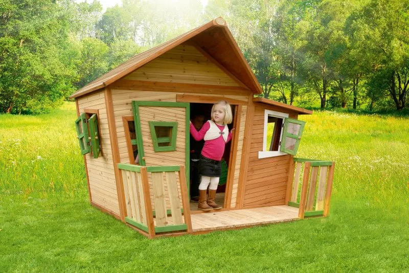 Домик для детей на даче из дерева