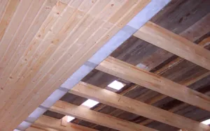 Деревянный потолок