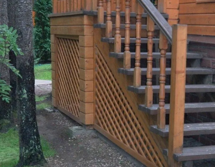 интересное крыльцо для деревянного дома