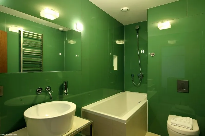 Ванная комната с окрашенными стенами