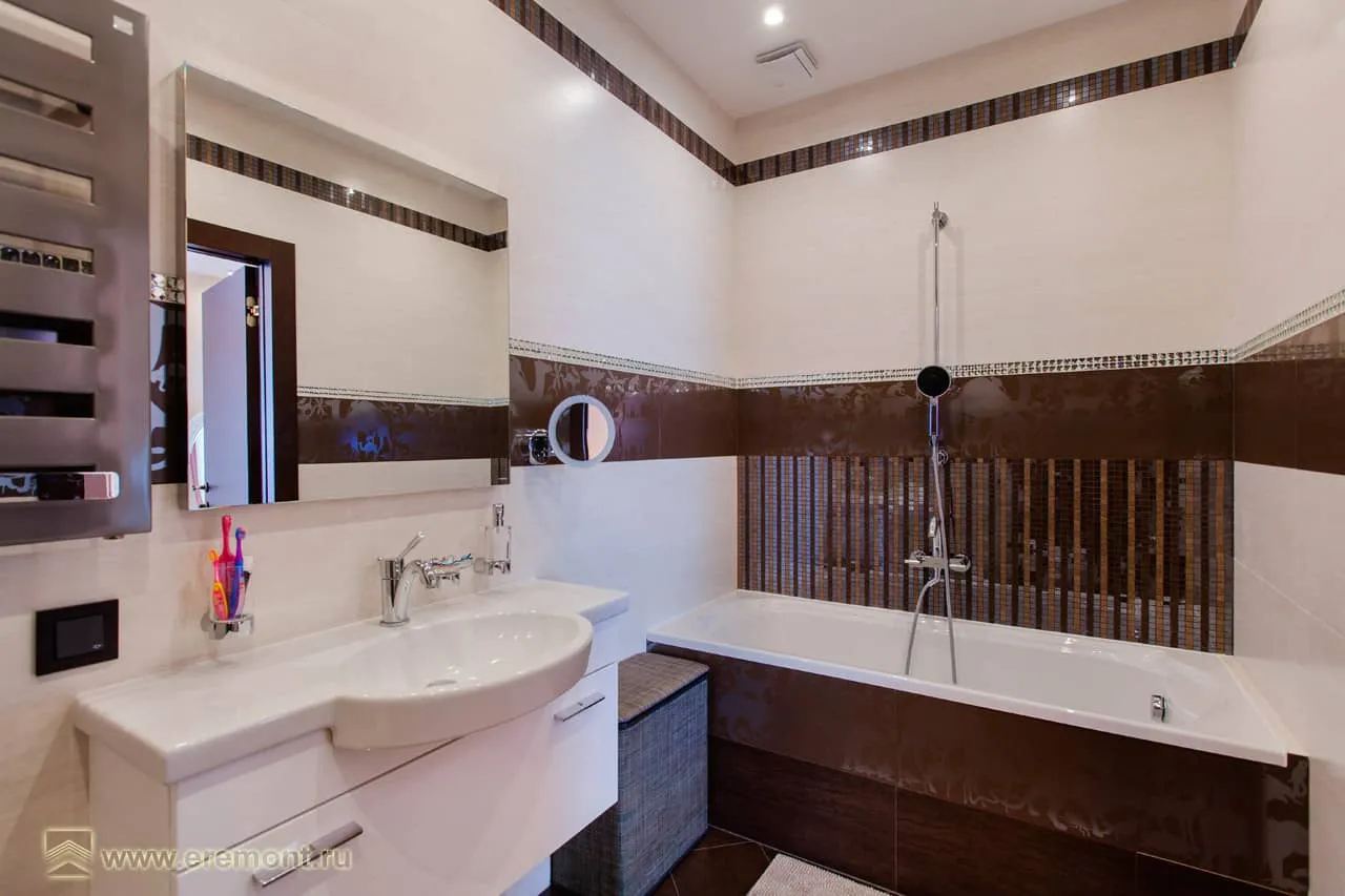 Дизайн современной ванной комнаты с комбинированной отделкой