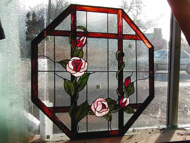 Витражное окно роза