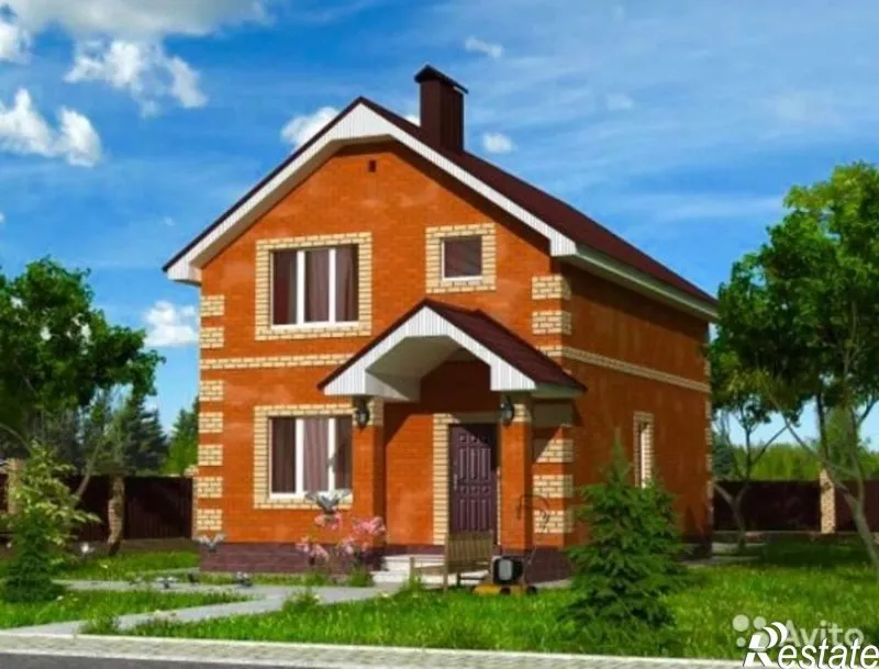 Красный кирпичный двухэтажный дом