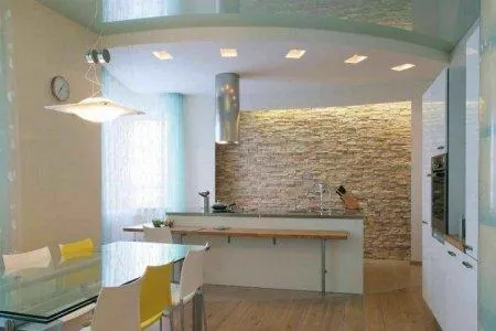 Потолки из гипсокартона с подсветкой на кухне