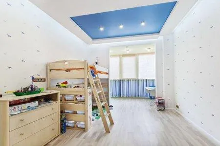 Двухуровневые потолки из гипсокартона в детской комнате