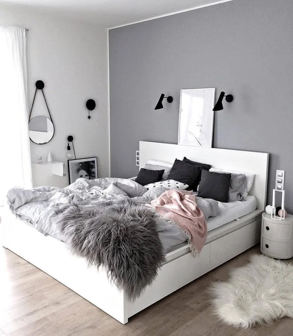 Спальня для девушки с белой мебелью
