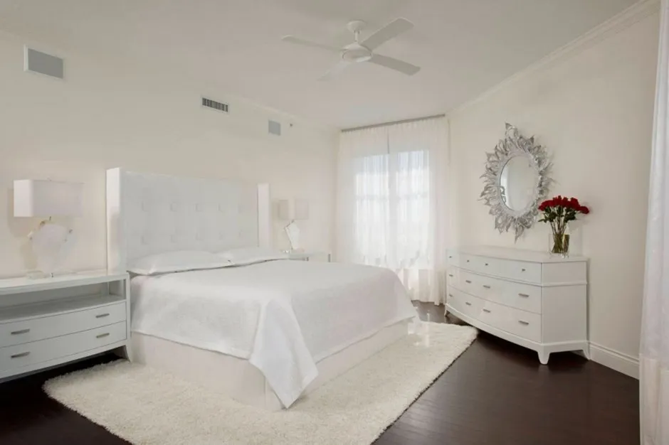 Интерьер комнаты в белом цвете
