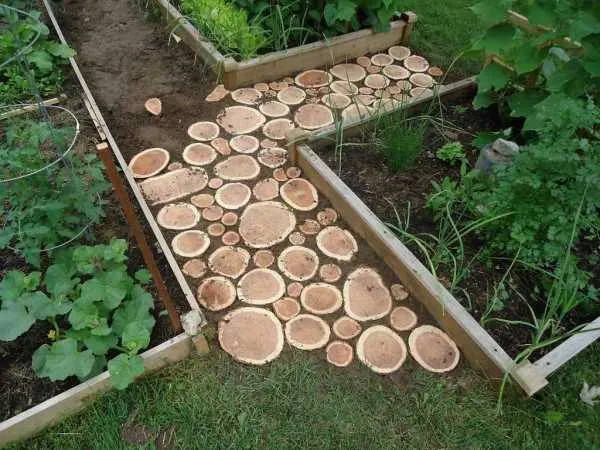 Как сделать садовую дорожку из дерева своими руками