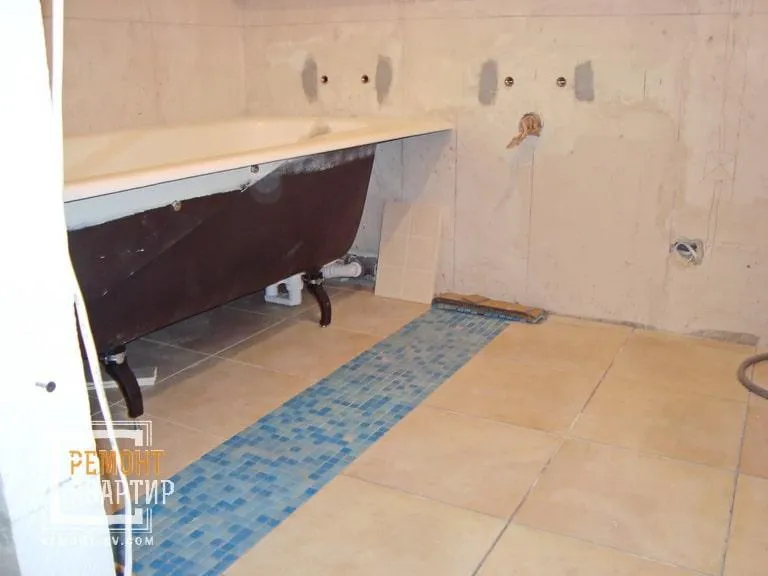 Мозаика на полу ванной комнаты