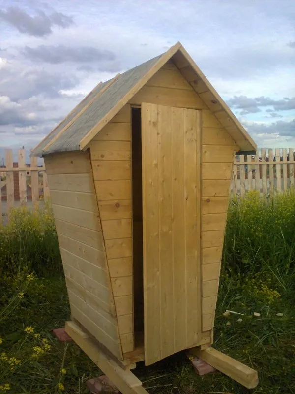 Туалет уличный деревянный