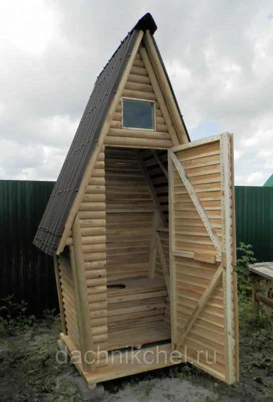 Туалет деревянный для дачи