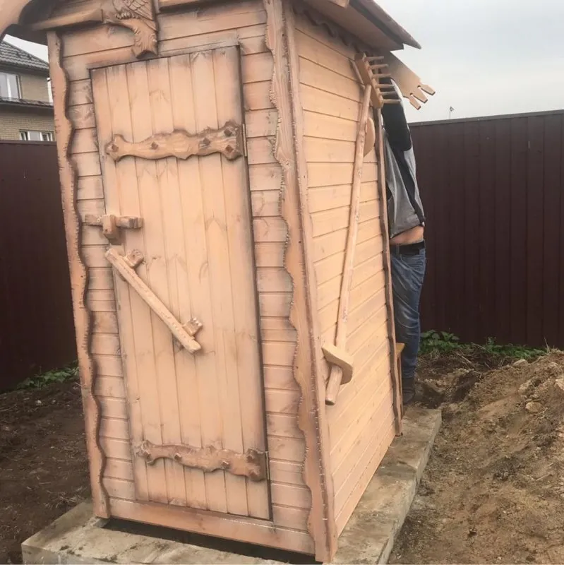 Уличный туалет для дачи деревянный