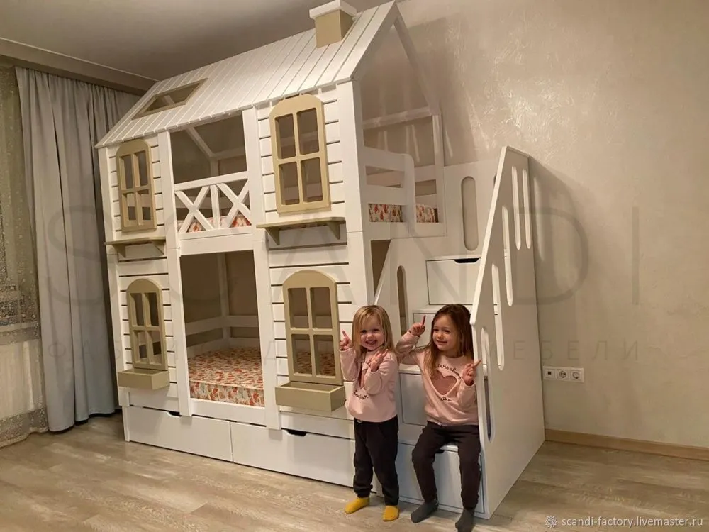 Детская двухъярусная кровать-домик тора с лестницей-комодом