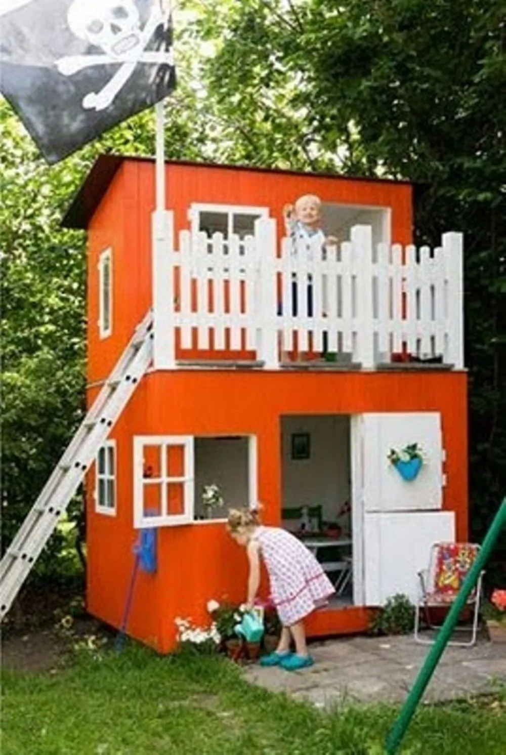 Двухэтажный детский домик для дачи