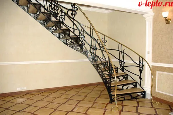 Прямая лестница на второй этаж своими руками