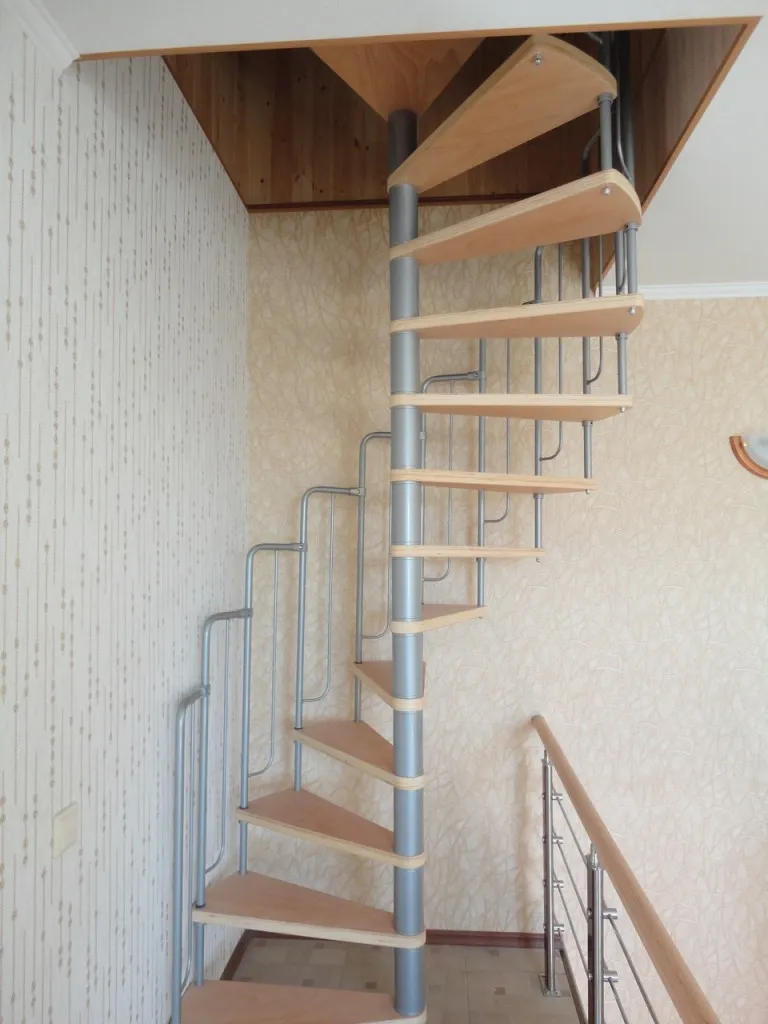 Прямая лестница на второй этаж своими руками