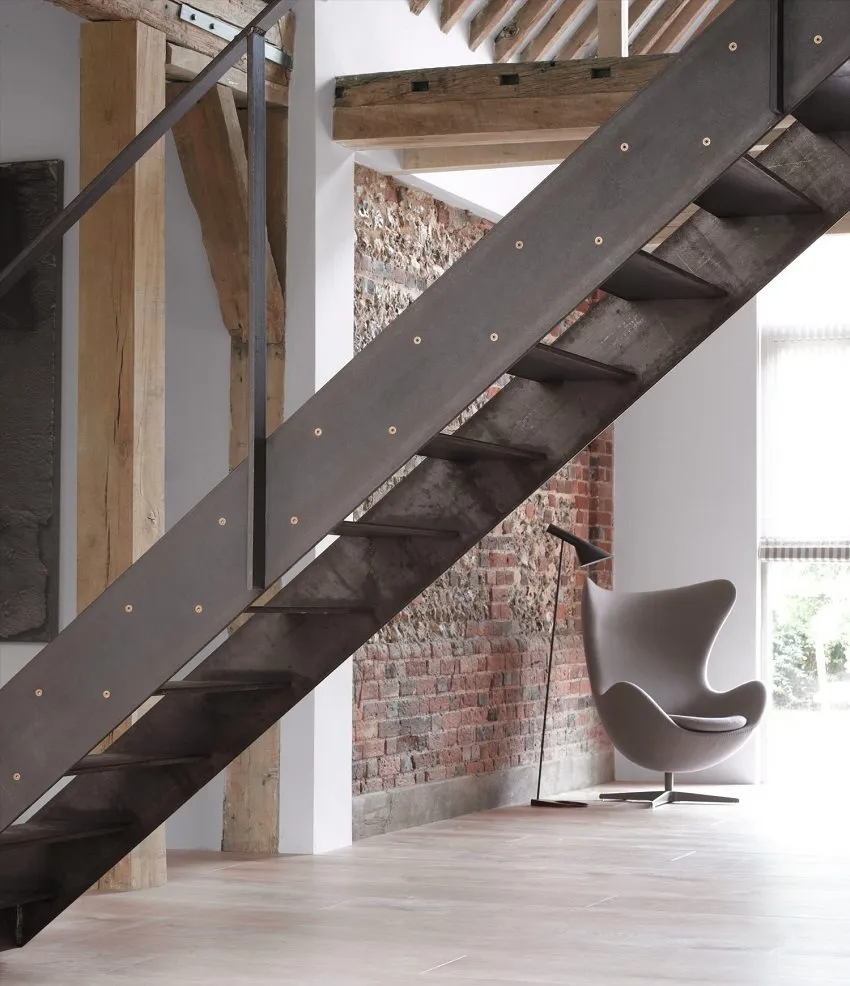 Металлическая лестница в стиле "минимализм"
