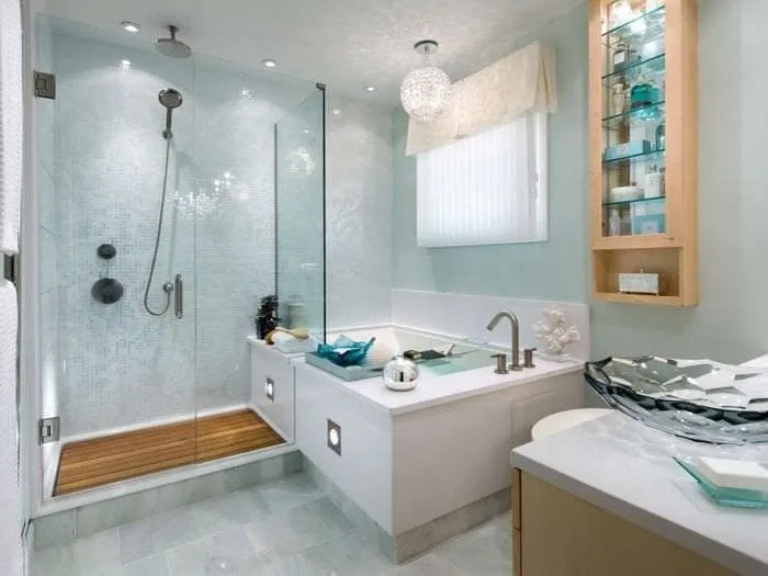 светлый декор ванной комнаты с душем в светлых тонах