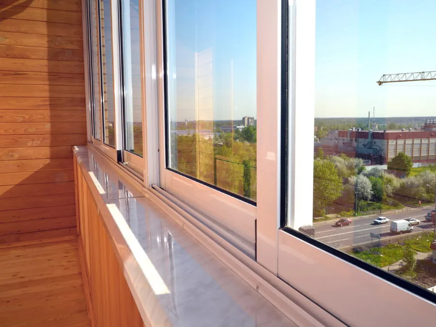 Раздвижное балконное окно из алюминиевого профиля
